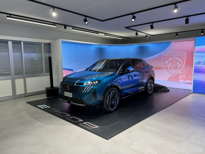 Serratore ha presentato il nuovo modello della Peugeot E3008