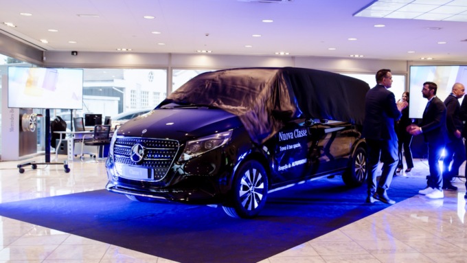Nuova Mercedes-Benz Classe V: il restyling del luxury van debutta da Autotorino a Varese