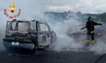 Incendio sull’A9, auto prende fuoco in transito: nessun ferito