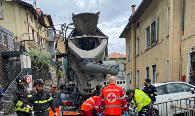 Moviere sotto una betoniera, incidente sulla Regina