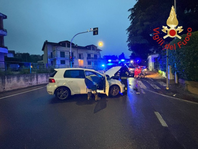 Incidente stradale, due feriti soccorsi in codice verde