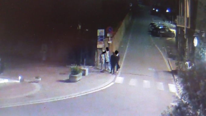 Aggressione in piazza, individuati i responsabili