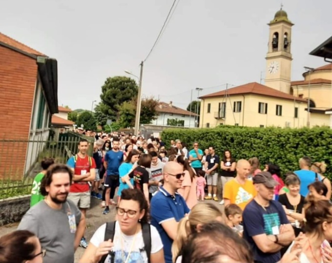 Camminata di primavera a Brenna con raccolta fondi per la scuola