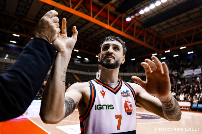 La Pallacanestro Cantù completa il reparto playmaker: ufficiale Fabio Valentini