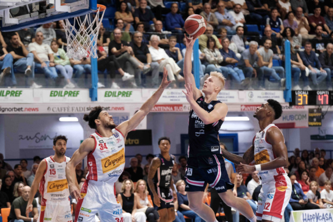 La Pallacanestro Cantù batte il secondo colpo sul mercato: ufficiale Riismaa