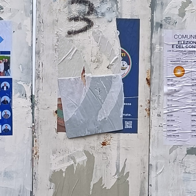 Danneggiati i manifesti elettorali