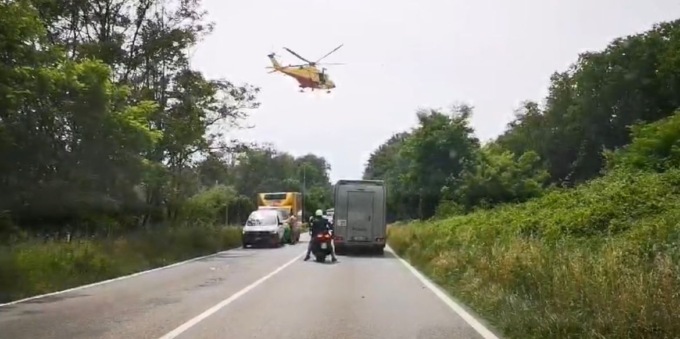 Incidente a Mariano: scontro tra un furgone e moto