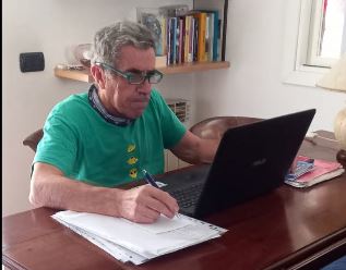 Lo “storico” elettricista del paese in pensione dopo cinquant’anni di attività