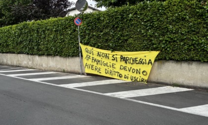 Via Cagnola, caos parcheggi: ipotesi multe o chiusura strada