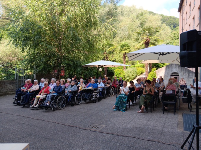 La musica entra in casa di riposo
