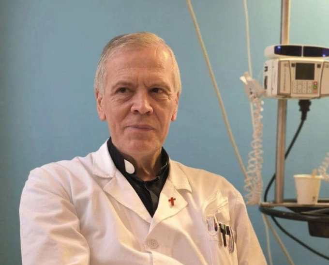 Premiato don Tullio: il prete che aiuta dottori e pazienti