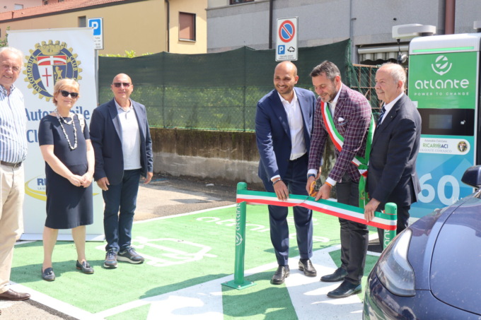 Inaugurate le colonnine di ricarica dei veicoli elettrici