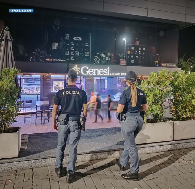 Pub trasformato in discoteca, con dj e balli: la Polizia di Stato interviene in un locale di Alzate Brianza