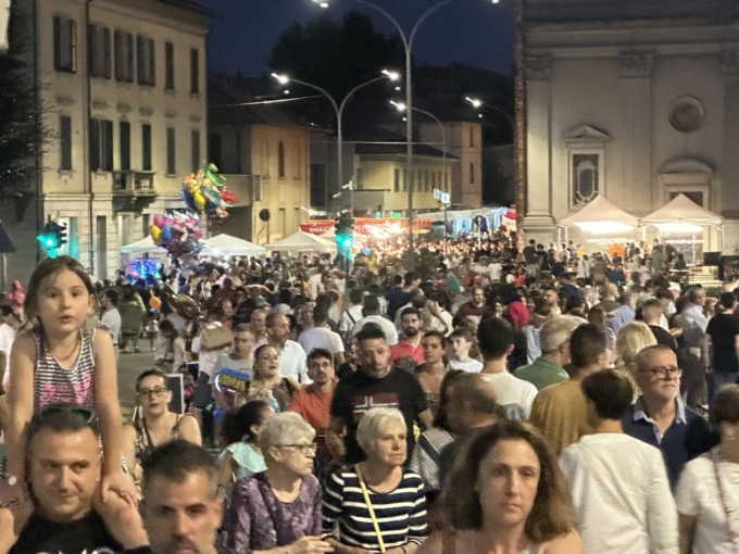 Evento da record in centro per la “Notte Arancione”