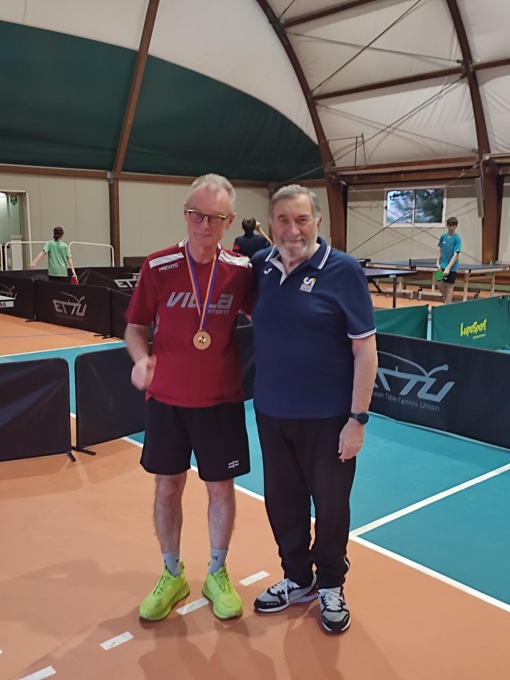 Un colpo di racchetta al parkinson