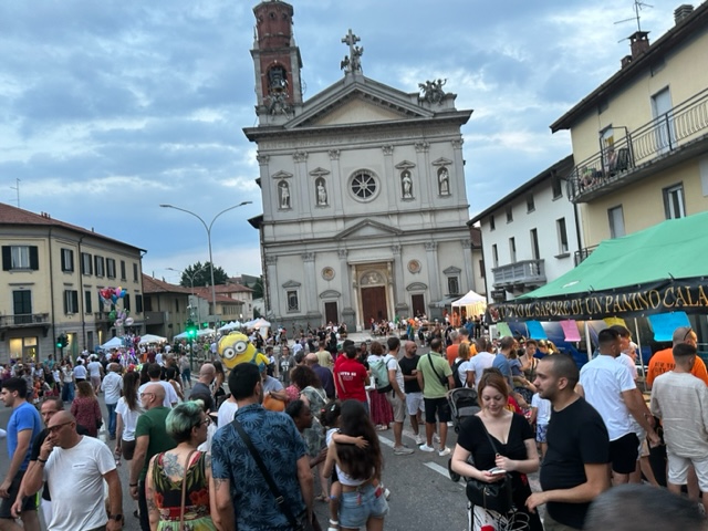 La “Notte Arancione” pedonalizza il centro città e lo riempie di attrazioni