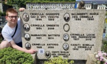 Un 19enne porta le "Storie di famiglia" al cimitero grazie a un qr code