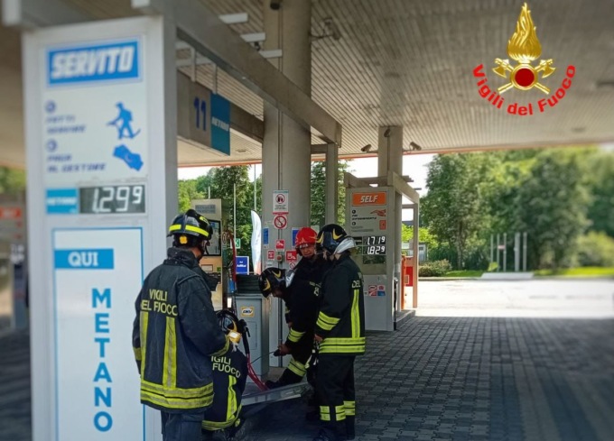 Fuga di gas a un distributore in Statale. Messo in sicurezza dai Vigili del fuoco