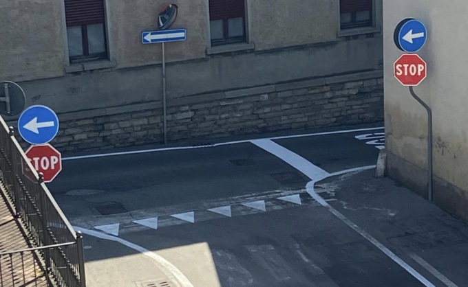 Uno stop per “frenare” la velocità in centro