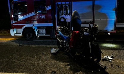 Moto contro auto, in Rianimazione il centauro