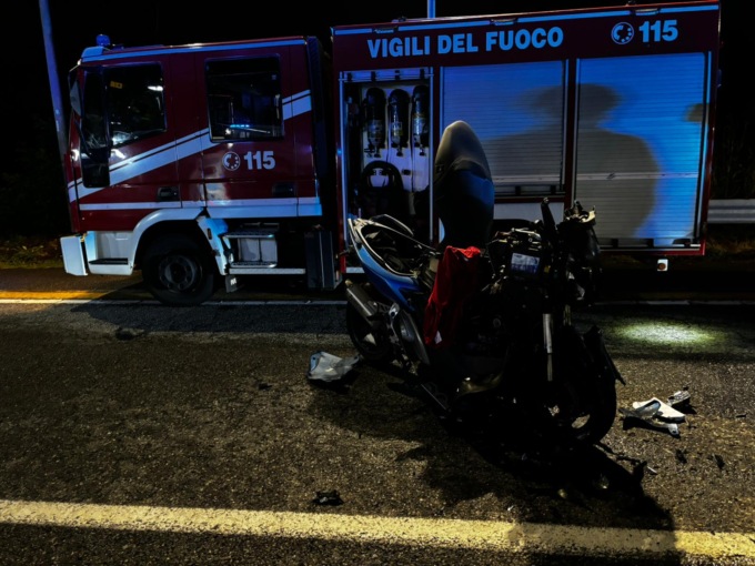 Moto contro auto, in Rianimazione il centauro