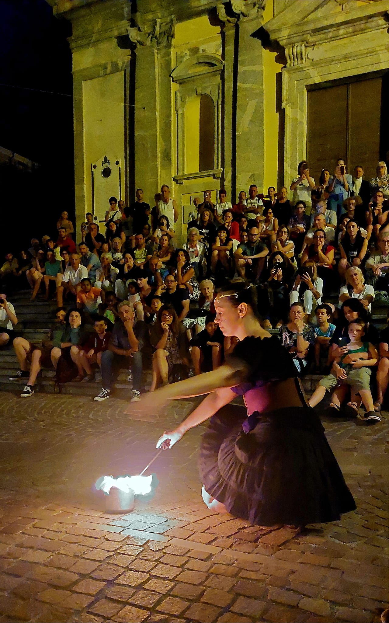 Asso Oscura - Brina Fire dancer