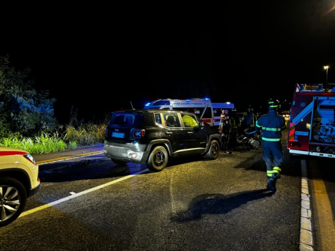Scontro tra auto e moto, gravissimo il motociclista
