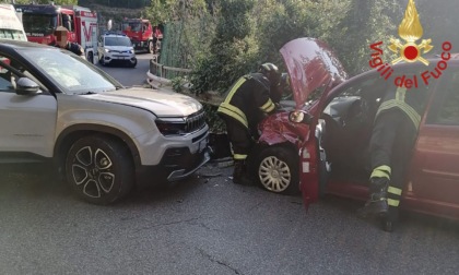 Incidente frontale: due persone coinvolte