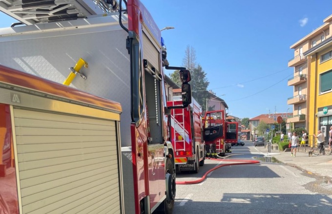 Incendio in un appartamento a Lurate Caccivio: paura per i residenti