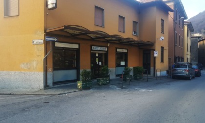 Tenta di rubare al bar dopo aver giocato alle slot: fermato e denunciato