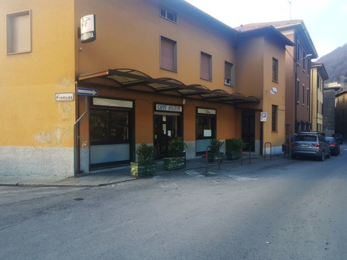 Tenta di rubare al bar dopo aver giocato alle slot: fermato e denunciato