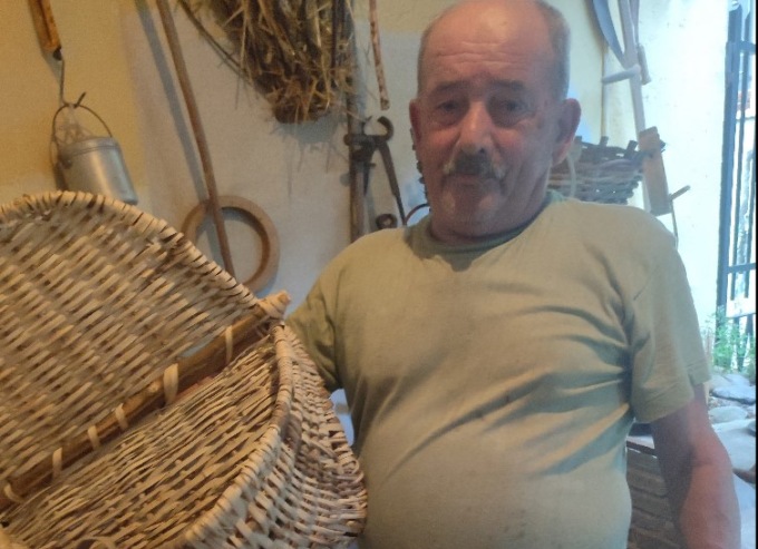Le mani de “El Belaset” trasformano il legname: dai boschi a opere d’arte