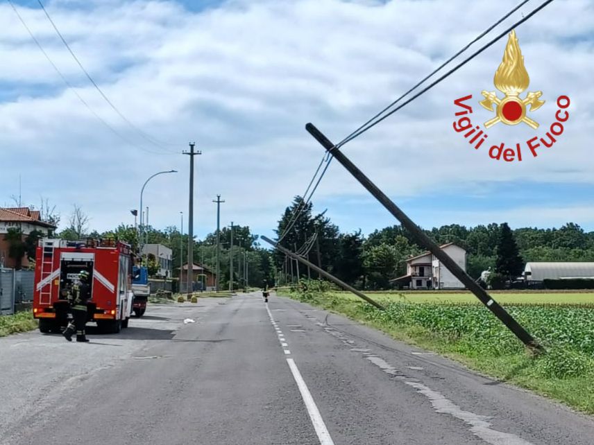 Vigili del fuoco alberi caduti vento maltempo  provincia di Como