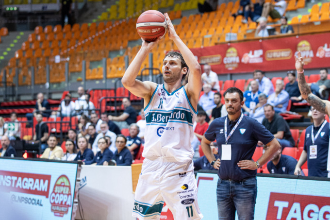 Pallacanestro Cantù eliminata dalla Supercoppa