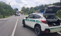 Scontro tra auto e moto: chiuso al traffico tratto di via per Navedano