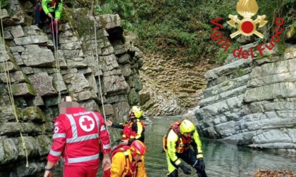 Operaio precipita in un corso d'acqua e muore