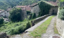 Frana un muro: strada chiusa alle auto