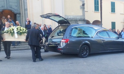 Chiesa gremita per i funerali di Emanuele Fenu