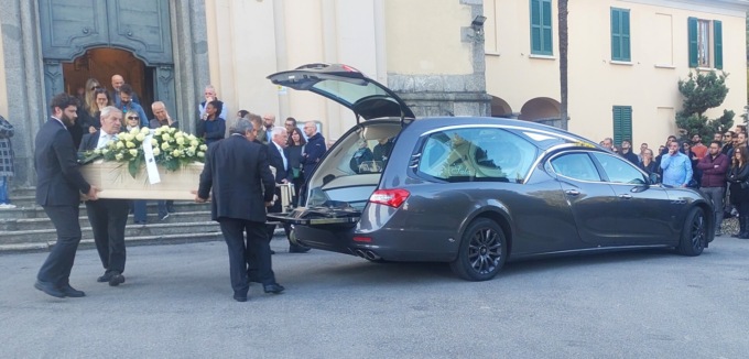 Chiesa gremita per i funerali di Emanuele Fenu