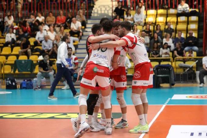 Cantù non riesce l’impresa, l’Acicastello si impone per 3-0