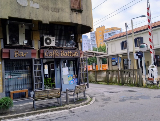 Protesta contro il bar, i residenti: “Caos e risse”