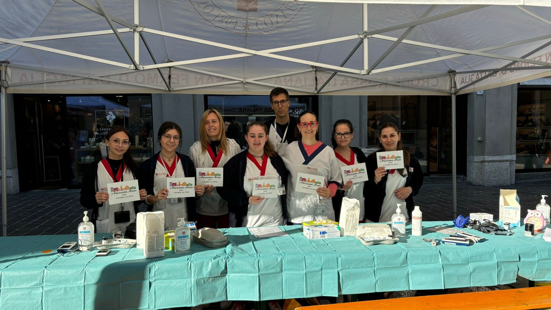 Porta torre Como prevenzione in piazza rete sanitaria unita per la salute