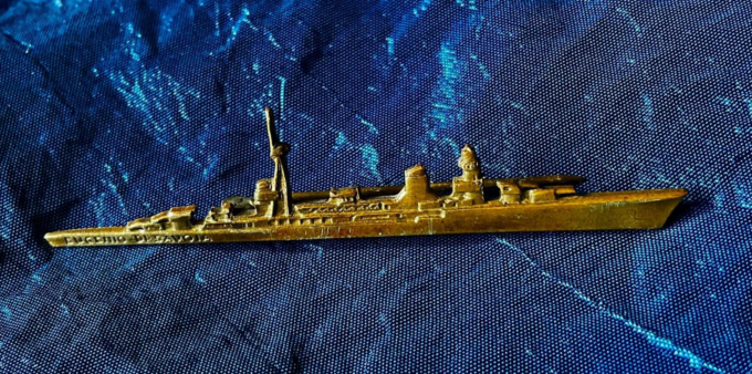 Ritrova una spilla della Guerra mondiale: apparteneva al padre