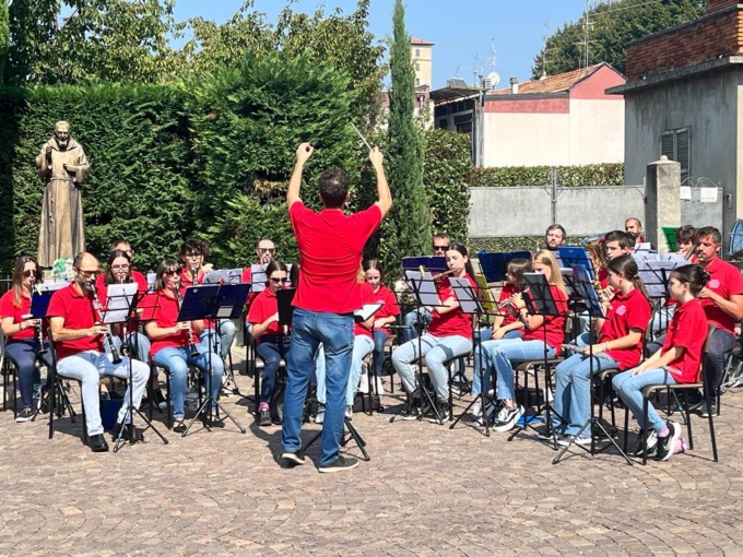 La banda di Carugo festeggia 40 anni di attività
