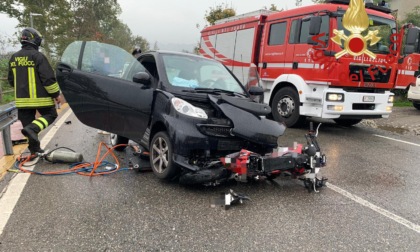 Frontale tra auto e moto: coinvolto un 17enne