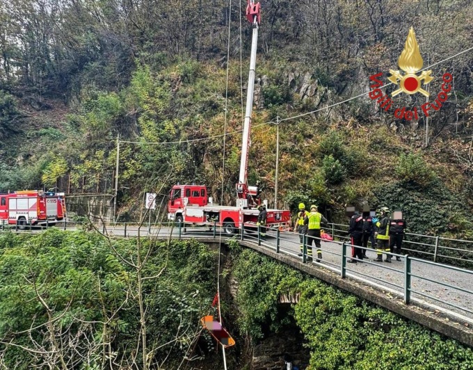 Cade dal ponte e finisce in un canyon: morto un uomo