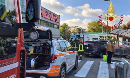 Due pedoni investiti in via Ratti, 70enne ferita in codice rosso