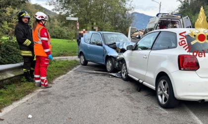 Frontale tra due auto, un anziano grave in ospedale