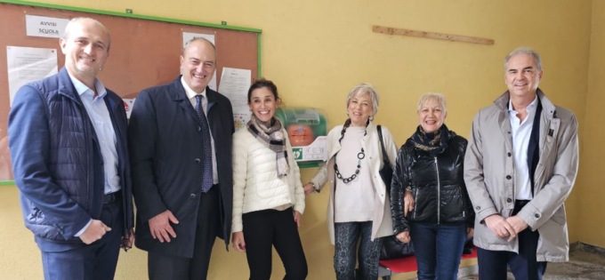 Donato un defibrillatore: posizionato all’asilo di Carcano