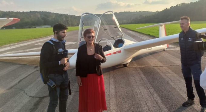 Per la Festa dei nonni 80enne si regala un volo in aliante